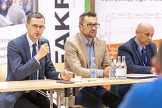 Od lewej: prof. PRz Mariusz Ruszel, prof. Daniel Słyś, prof. Grzegorz Budzik,