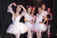 [FOTO] Tanecznym krokiem przez wakacje - spektakl baletowy na PRz