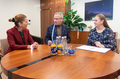 Od lewej: prof. PRz B. Zatwarnicka-Madura, prof. PRz L. Gniewek, M. Kotowicz-Mańko,