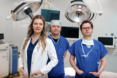 Od lewej: lek. Anna Ossolińska, dr n. med. Tadeusz Ossoliński, dr n. med. Krzysztof Ossoliński, 